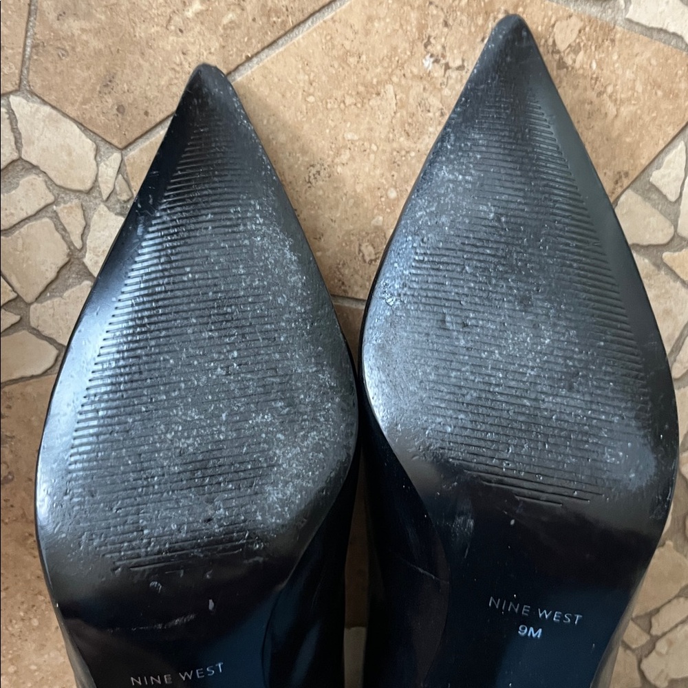 Elegant Black Women's Pumps Nine West - Picture 4 of 4